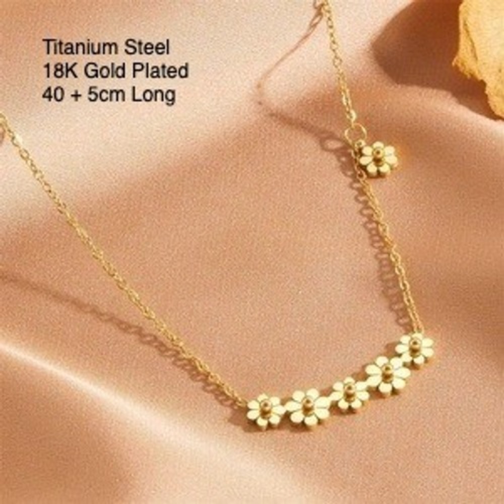 18K Gold Plated Titanium Steel Dainty Flower Necklace Floral Pendant 40+5cm - Picture 2 of 2